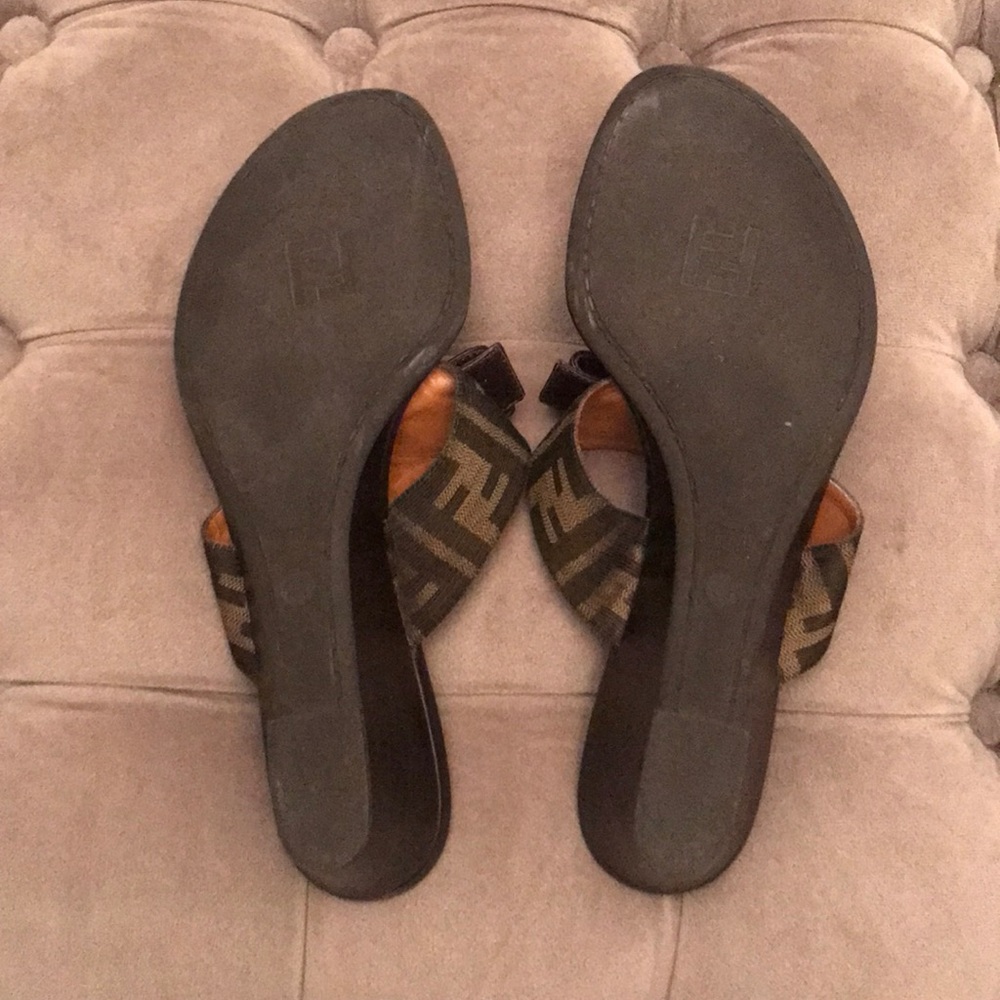 Fendi - Picture 3 of 4